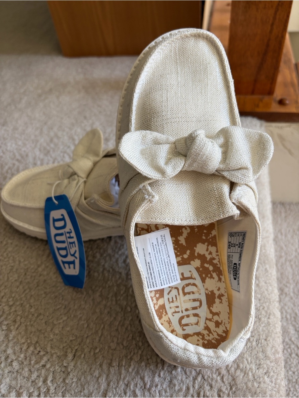 Hey Dude Women’s Wendy Bow Shimmer Cream-SZ 8 NWT!